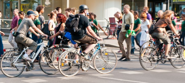 Jugendliche mit Fahrrad
